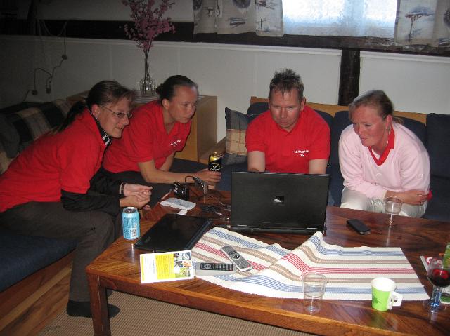 IMG_4860.JPG - Kierroksen jälkeen valokuvien katselua