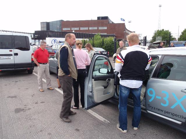 P6180113.JPG - Laivaan pääsyä odottamassa