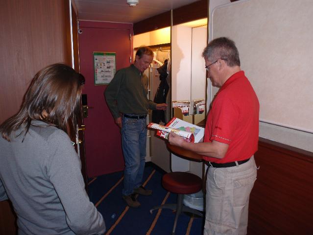 P6180119.JPG - Hytissä menossa ostoksille