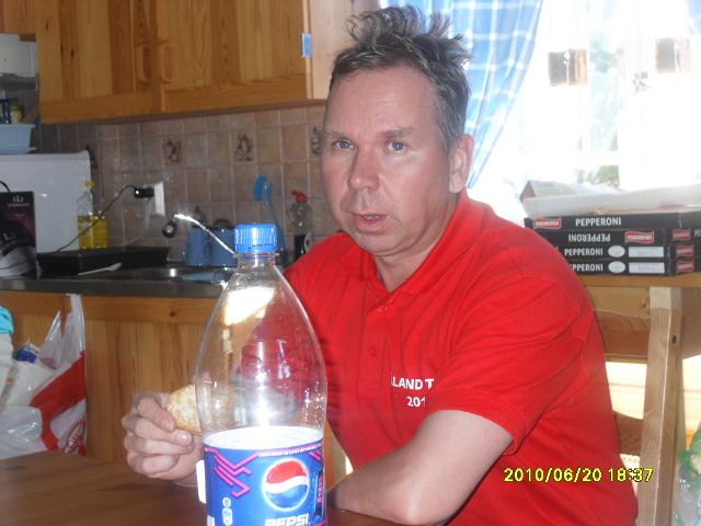 SDC11048.JPG - Pirteänä aamupalalla