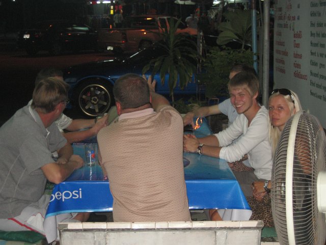 IMG_4904.JPG - Bangsaengin kylällä ruokailemassa