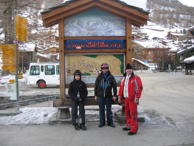 IMG_4684.JPG - Saas-Feen Post, Bussiasemalla menossa Zermattiin