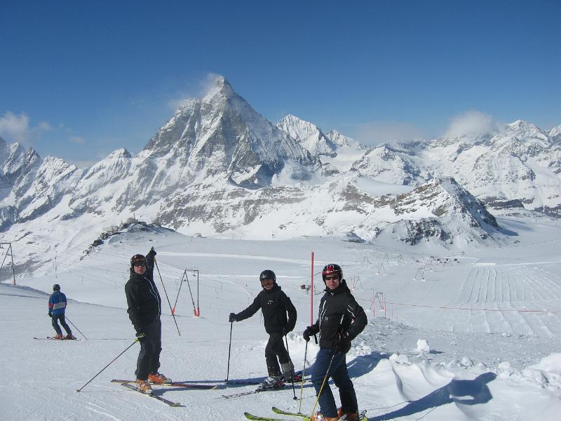 IMG_4692.JPG - Mikäs se siellä pilkottaa, ettei olisi Matternhorn
