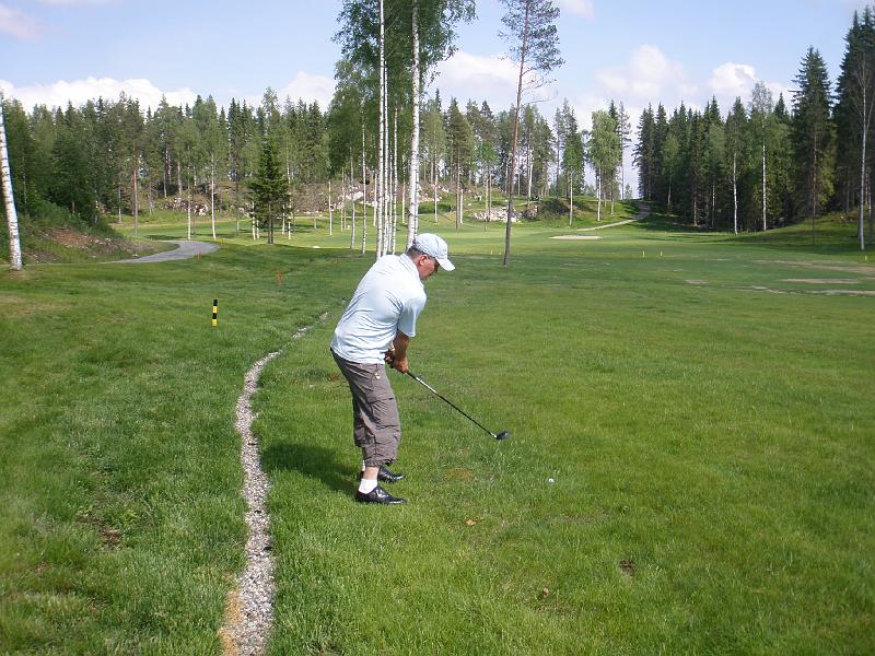 P6140099.JPG - 15-väylä anssi lähti yrittämään sankarilyöntiä